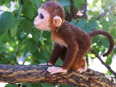 Фигурка обезьянки из шерсти - авторская ручная работа 