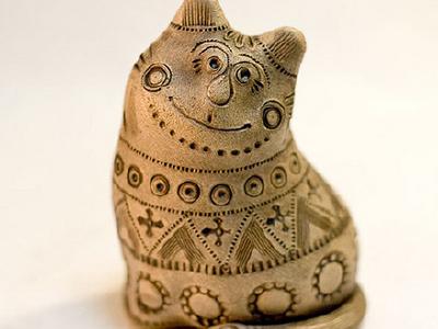 Глиняный кот копилка ручной работы. Керамика молочение