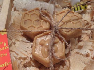 Медово мыло с кокосовой стружкой ручной работы