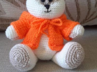 Медвежонок в кофте с капюшоном